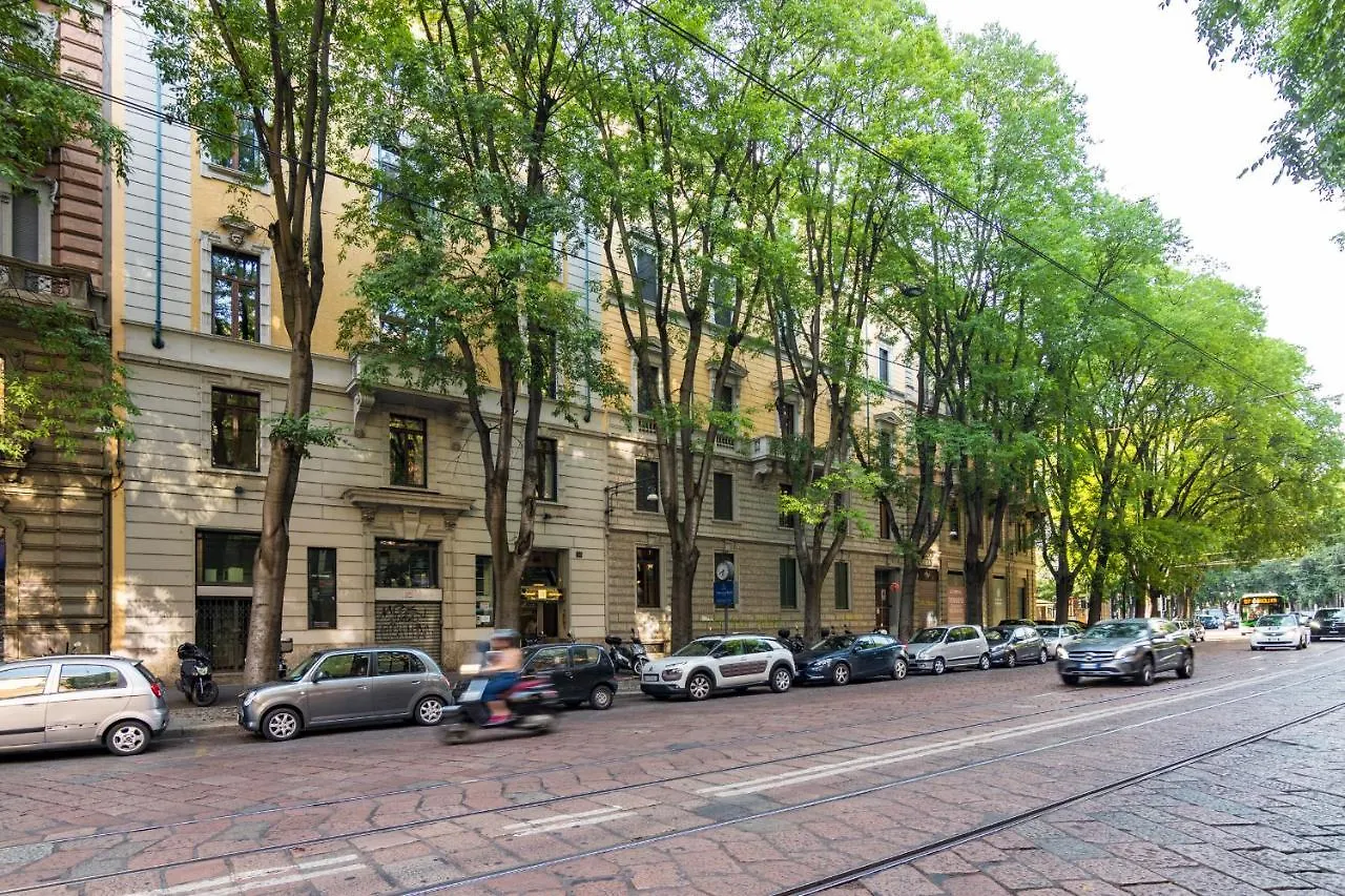 Large Design Apartment In The City Center Milano Italia